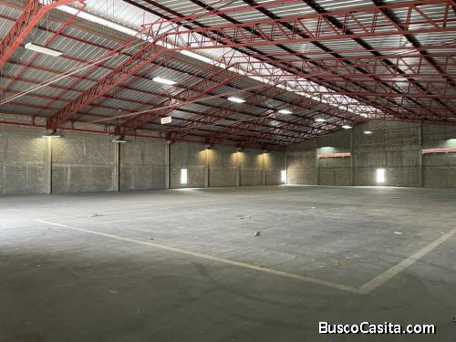 Bodega - Galpón En Alquiler Sur. Av. Domingo Comín