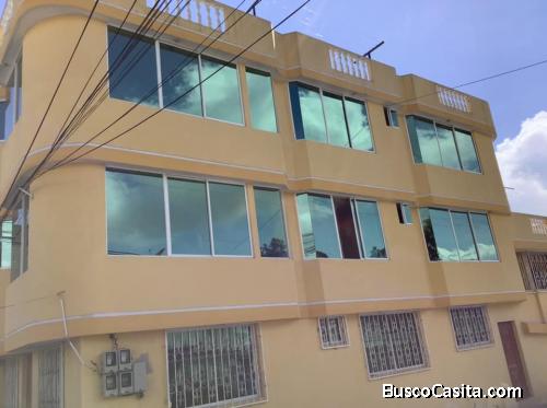 Se vende Casa de 3 pisos Cerca al CC Portal Shoping Carapungo, Quito