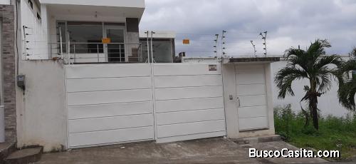 VENTA DE CASA DE DOS PISOS  CON PISCINA EN ESMERALDAS EN LA URBANIZACION JULIO ESTUPIÑAN 