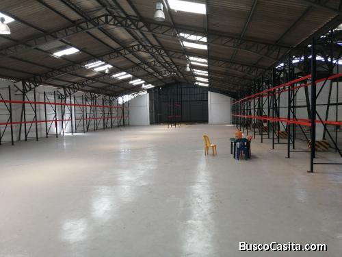 Via Daule km 15 se vende - alquila bodega de 4000 m2