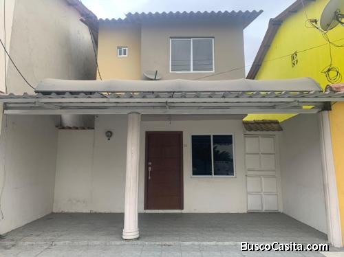 Casa en alquiler, en urbanización 