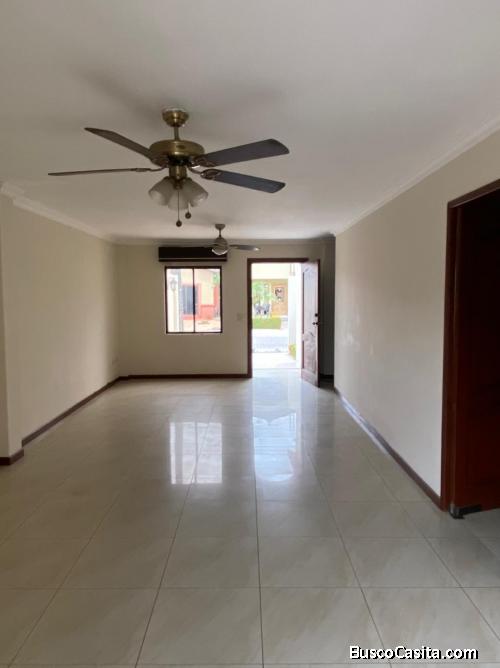 Se vende propiedad en Villa club etapa doral 