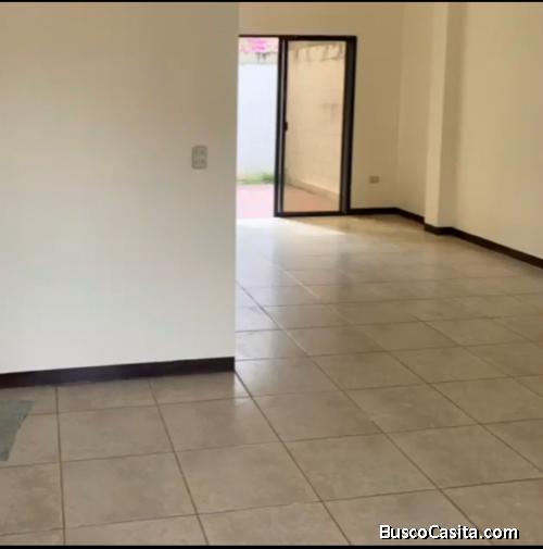 Se alquila propiedad en Villa club etapa luna