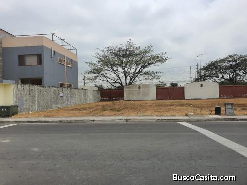 Se vende terreno en Vicrieel portón del río 