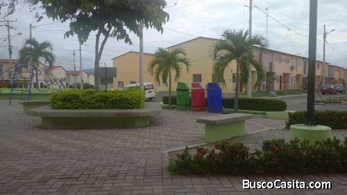 Vendo casa de 2 plantas en ecocity.  Traspaso de deuda. 