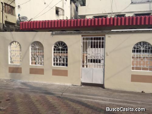 Casa cerca del mall del sol -Peatonal con salida a Francisco de Orellana 