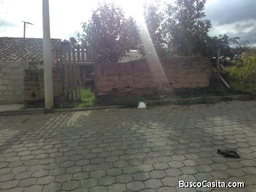 VENDO DE OPORTUNIDAD TERRENO PLANO EN CAYAMBE DE 635 m²