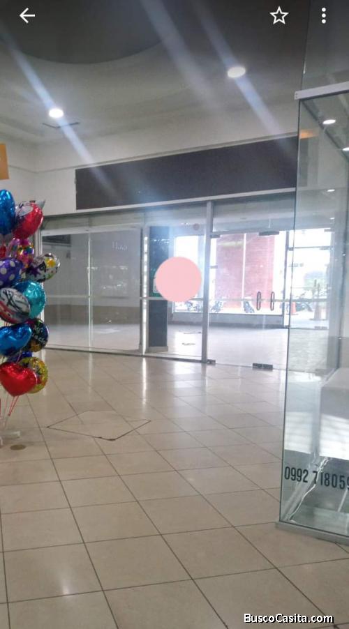 ARRIENDO AMPLIO LOCAL CON MEZANINE CENTRO COMERCIAL EO BOSQUE
