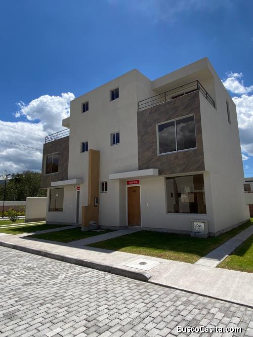 CASAS 3 PLANTAS ESQUINERAS. ENTREGA INMEDIATA