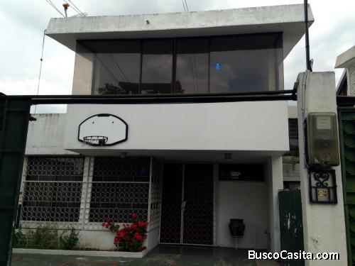 ARRIENDO CASA INDEPENDIENTE SECTOR NORTE DE QUITO LAS ACACIAS 