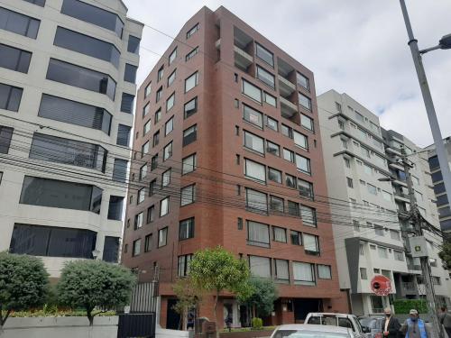 LA CAROLINA, Hermoso departamento en venta, 3 dormitorios, 2 estacionamientos y bodega 