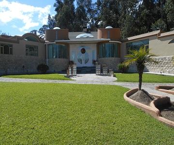 CLUB LOS CHILLOS, casa independiente en una planta, 1.200m2 de terreno y 400m2 en construcciones