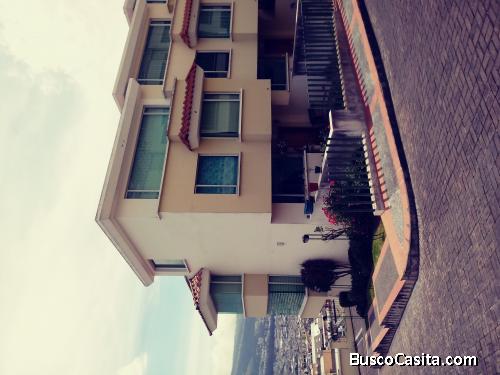 Casa esquinera en el Conjunto Villa Serena calle Juncal y Manuel Ambrossi 