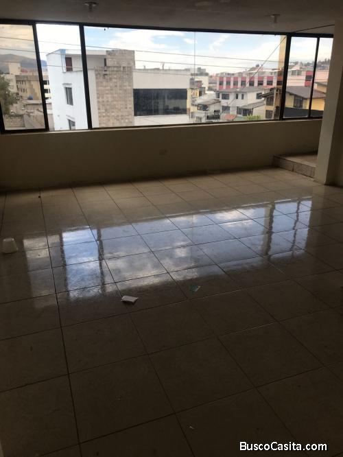 Arriendo departamento comodo en tercer piso