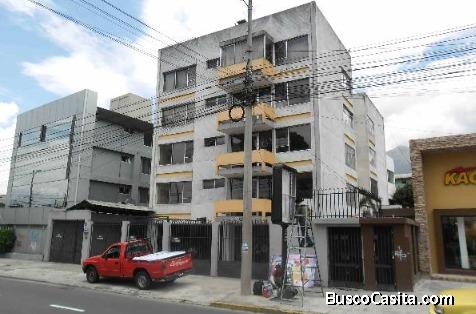Departamento de 3 dormitorios en Av. Amazonas, sector la Carolina.