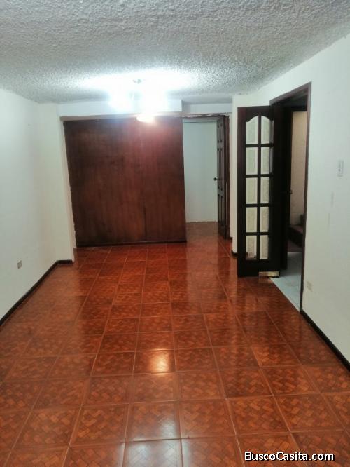casa arriendo 3 dormitorios a 5 minutos universidades Quito