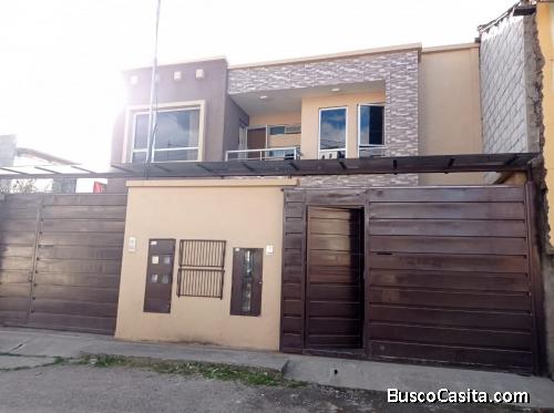 Amplia casa rentera con 3 dptos. Sector Crea (V1445)