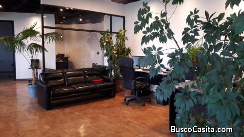 OFICINA REMODELADA EN LA MEJOR ZONA FINANCIERA Y COMERCIAL DE QUITO