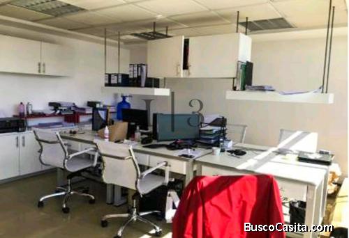 Inmobiliaria360° vende/renta oficina en zona céntrica de Quito.