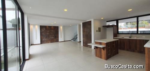 i3 vende casa por estrenar en zona céntrica de Cumbayá.
