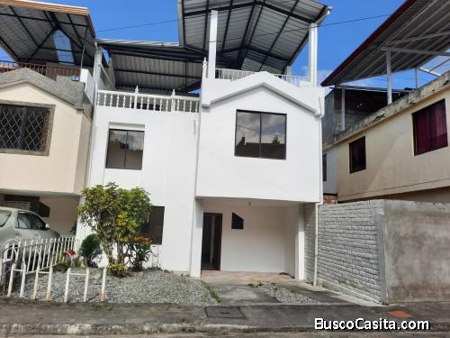 CASA DE TRES PLANTAS FRENTE A JIPIRO