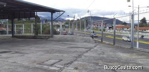 EXCELENTE UBICACION TERRENO Y OFICINAS EN AUTOPISTA GRAL. RUMIÑAHUI