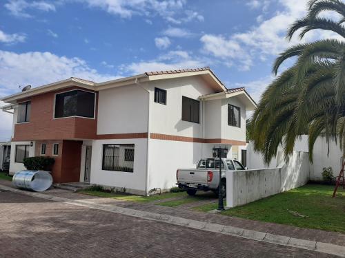 SALIDA AL TINGO, vendo casa de 3 dormitorios, 100m2 terreno y135m2 de construcción