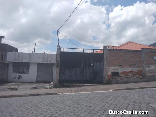 Casa en venta con local comercial 