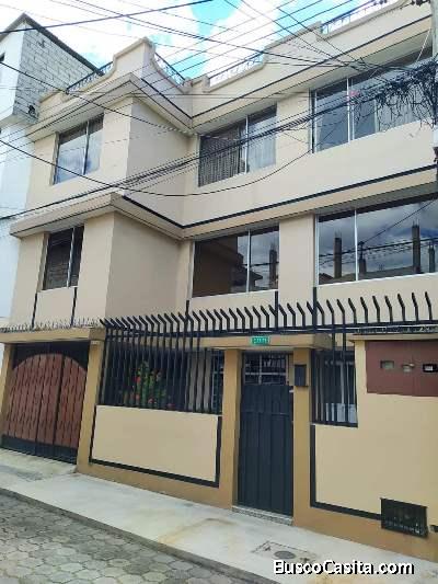 VENDO CASA TRES PLANTAS SUR DE QUITO STA. ANITA  3 DEPART. 3 DORMT.CADA UNO CERCA DEL CC.ATAHUALPA