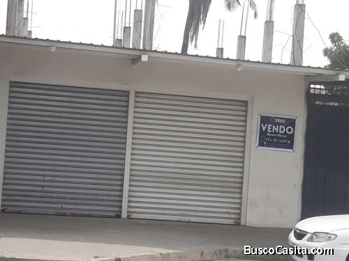 Vendo casa con amplio terreno y espacio disponible para dos locales comerciales