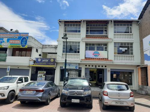 ARRIENDO, Locales comerciales con baño en planta baja y oficinas en Sangolqui