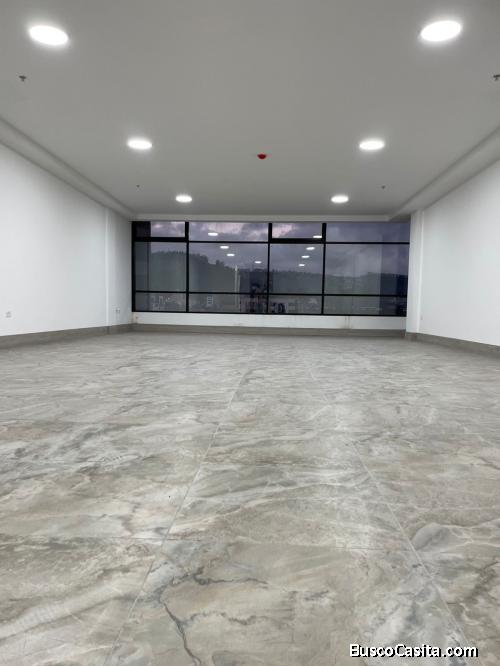 12 de Octubre. Sector SUPERMAXI. OFICINA POR ESTRENAR