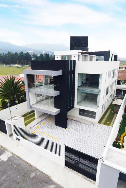 En Cumbayá, vendo departamento de lujo a estrenar, excelentes acabados