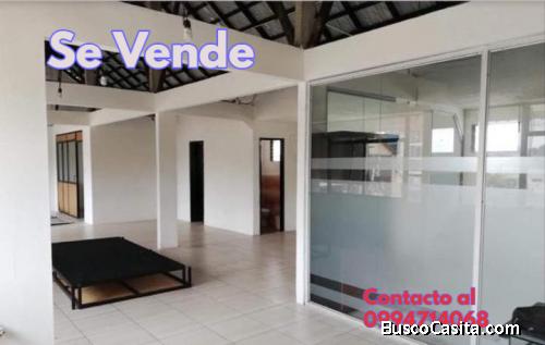 SE VENDE OFICINA EN SECTOR COMERCIAL DE LA ALBORADA