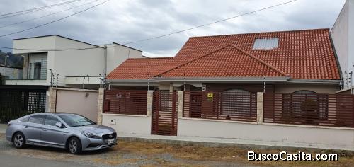 Se vende hermosa casa tipo villa en Ecuador