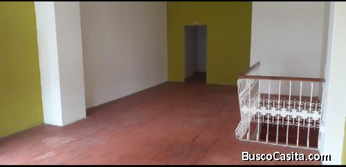 ARRIENDO LOCAL DOS PLANTAS SECTOR PLAZA ARTIGAS CENTRO NORTE