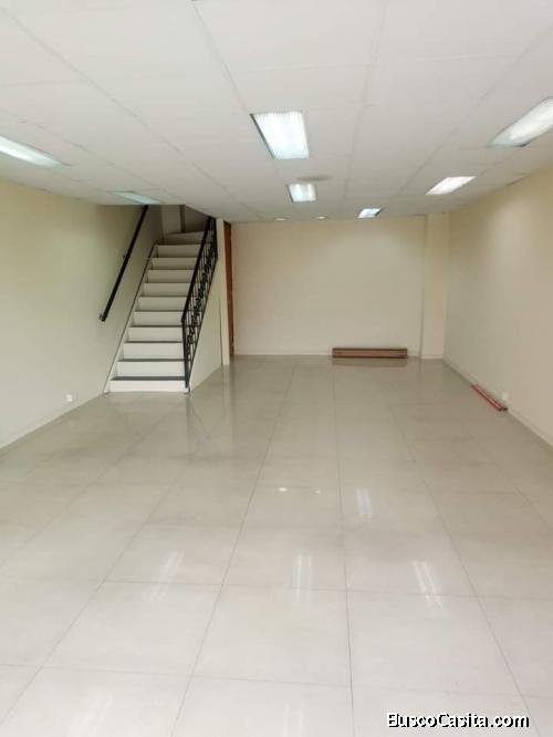 ARRIENDO AMPLIO LOCAL CENTRO COMERCIAL NORTE DE QUITO