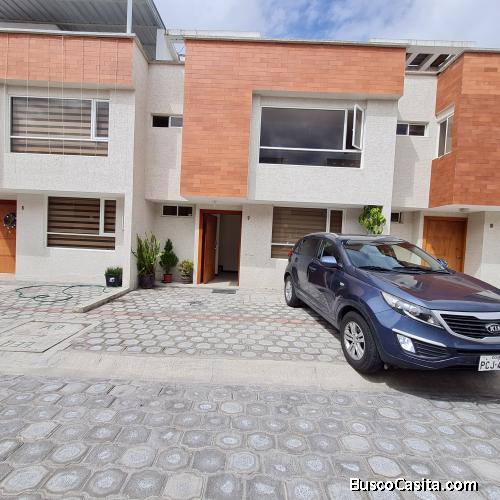 Hermosa casa de 114 m2 en Marianitas con 3 dormitorios 2 parqueaderos 