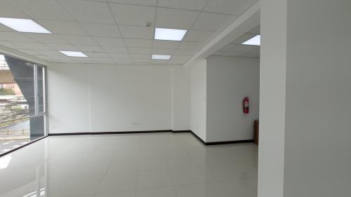Oficina por estrenar en venta Sector La Carolina