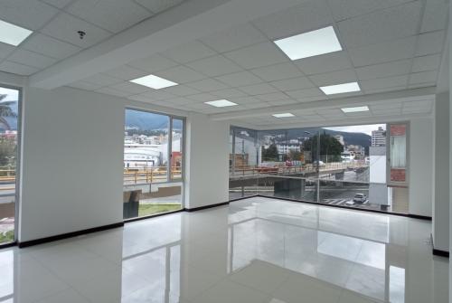 Oficina con balcón sector La Carolina