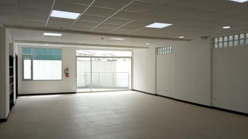 Amplia oficina por estrenar en edificio ecoeficiente