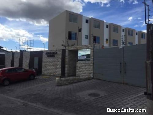 Se vende casa de 3 plantas en el Sector La Morita – Tumbaco