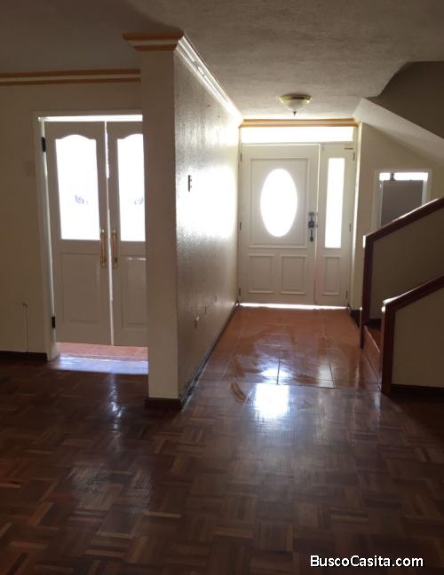 ARRIENDO CASA CONJUNTO PRIVADO SECTOR ELOY ALFARO NORTE QUITO