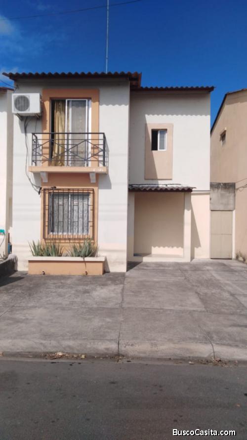 Casa de 2 plantas urbanizacion Metropolis 2 b Guayaquil