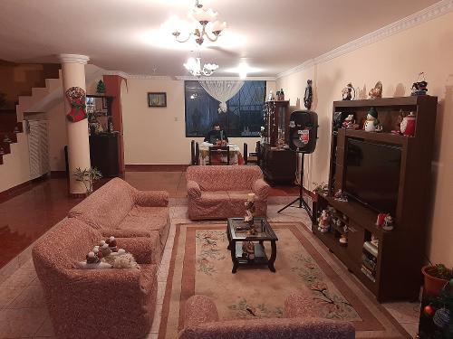 Casa de venta en Conocoto, sector la Salle, 4 alcobas, construcción 280m2