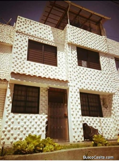 VENDO CASA EN CONOCOTO (VALLE DE LOS CHILLOS) PUENTE 3