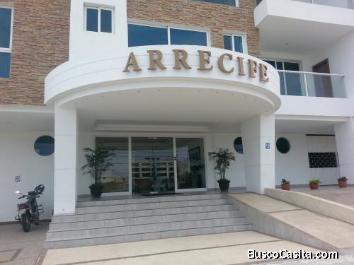 Vendo hermoso y amplio departamento dentro de urbanización privada, Manta - Ecuador.