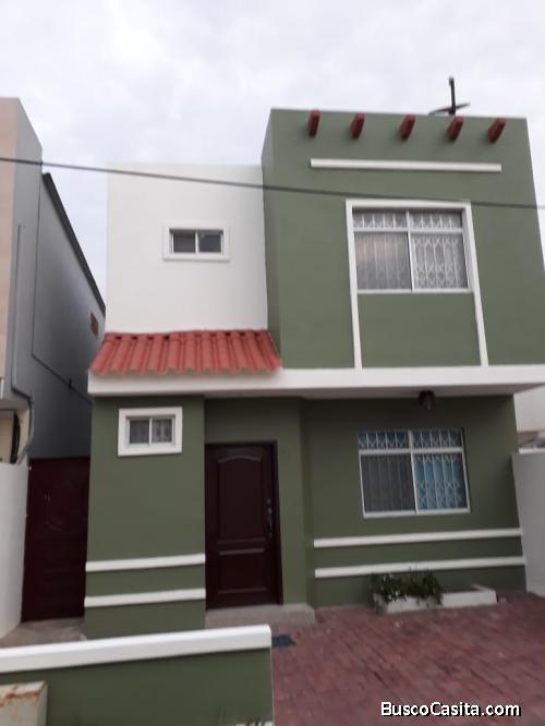 casa de 2 pisos amueblada, ubicada en la Urbanización Vistamar, en General Villamil Playas.