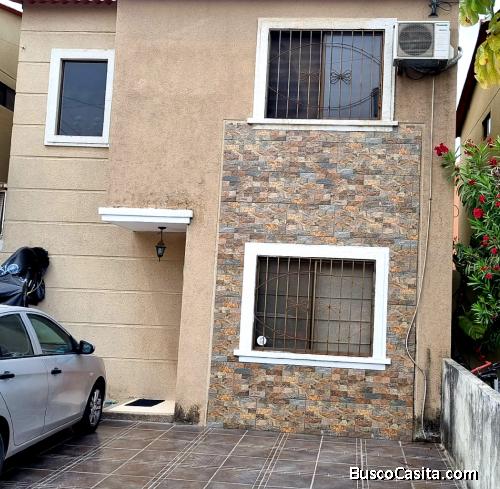 CASA EN VENTA LA JOYA - PLATINO