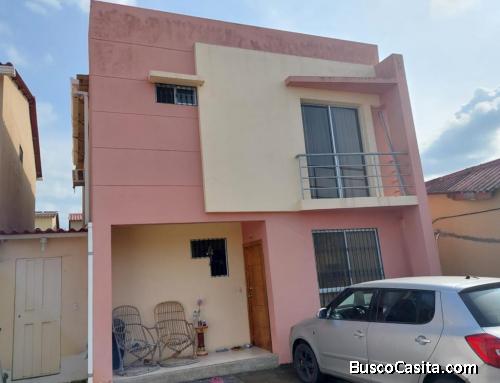 VENDO CASA AMPLIADA EN VILLA CLUB-HERMES